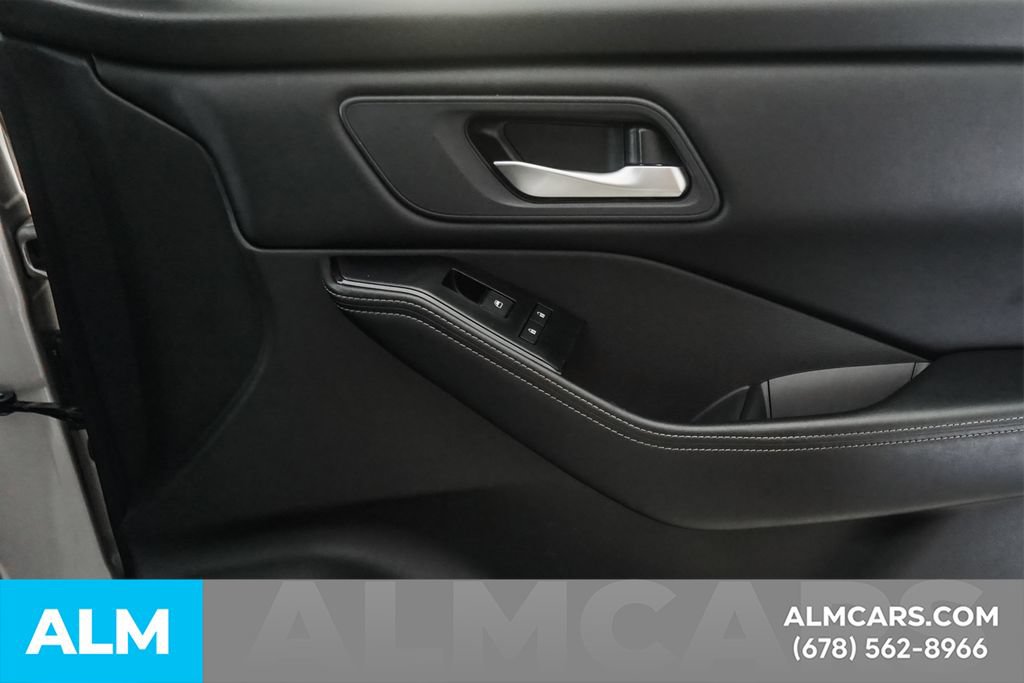 Used 2024 Nissan Rogue SV FWD image 44