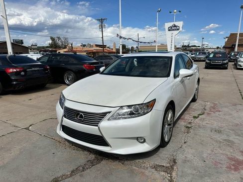 Used 2014 Lexus ES 350 w/ Luxury Package FWD image 3