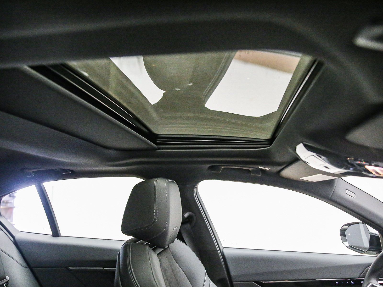 Used 2026 BMW 530i w/ M Sport Package RWD image 18