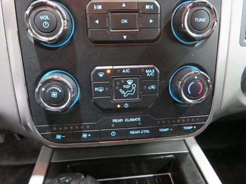 Used 2016 Ford Expedition EL XLT image 24