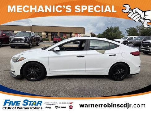 Used 2017 Hyundai Elantra SE FWD image 4