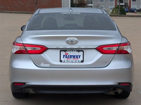Used 2020 Toyota Camry LE image 5