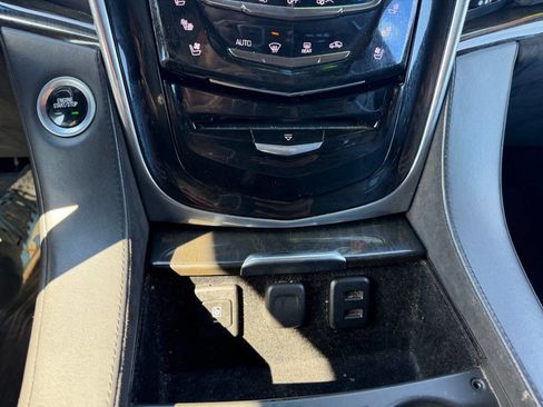Used 2017 Cadillac Escalade ESV Platinum image 30