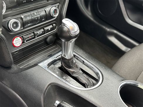 Used 2017 Ford Mustang V6 image 20