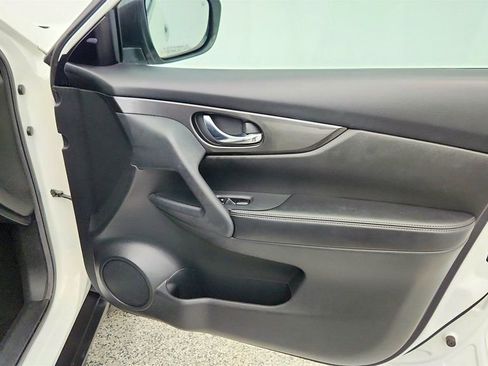 Used 2020 Nissan Rogue S image 25