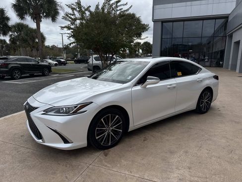Certified 2023 Lexus ES 350 w/ Premium Package image 7