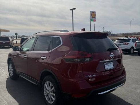 Used 2018 Nissan Rogue SV image 6