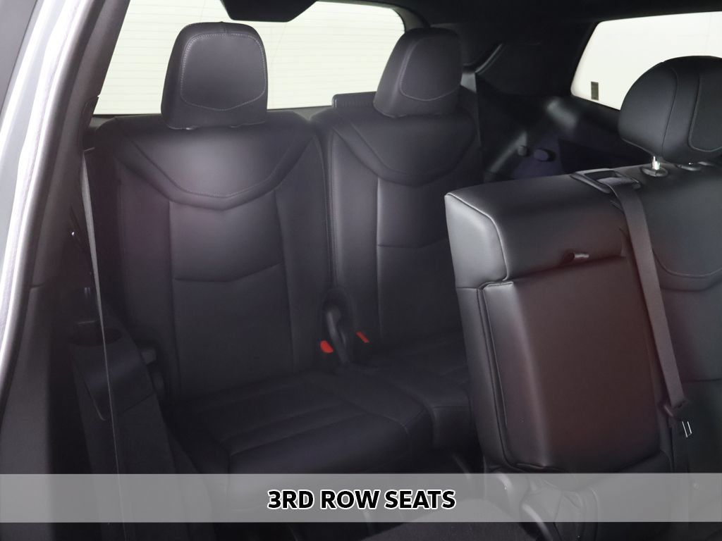 Used 2024 Cadillac XT6 Luxury w/ LPO, Floor Liner Package AWD/4WD image 7