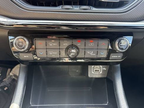 Used 2024 Jeep Compass Trailhawk AWD/4WD image 18