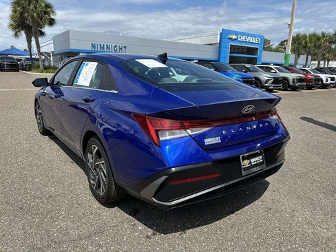 Used 2025 Hyundai Elantra SEL FWD image 14