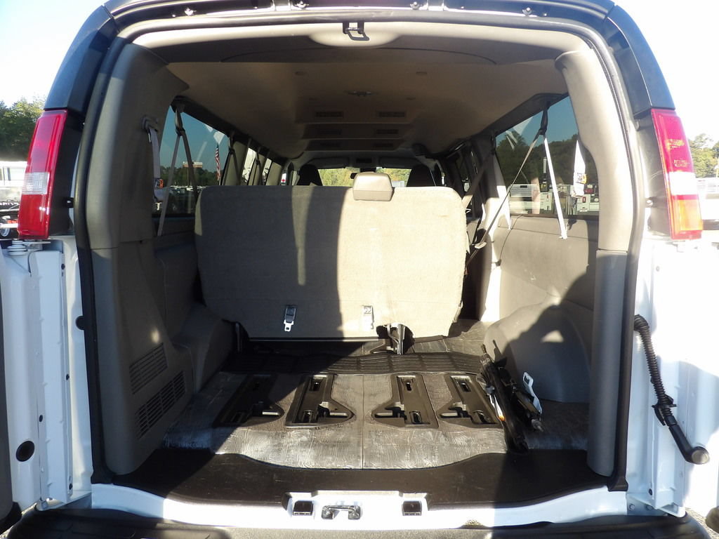Used 2025 Chevrolet Express 3500 LT w/ LT Preferred Equipment Group RWD image 43