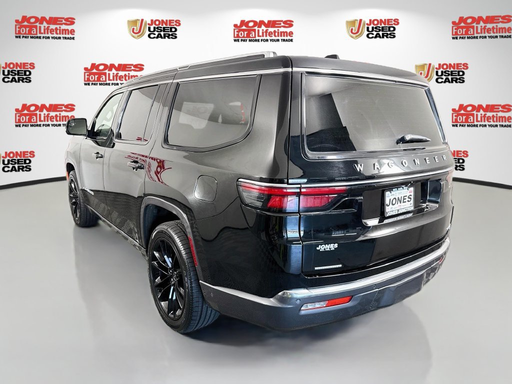 Used 2022 Jeep Wagoneer Series III w/ Premium Group I AWD/4WD image 2