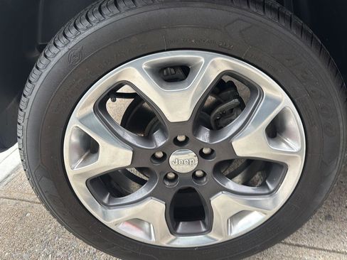 Used 2018 Jeep Compass Limited image 10