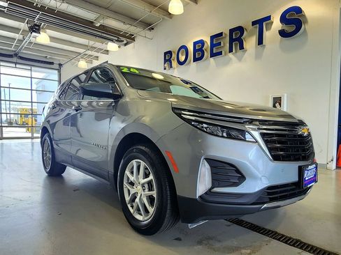Used 2024 Chevrolet Equinox LT FWD image 2