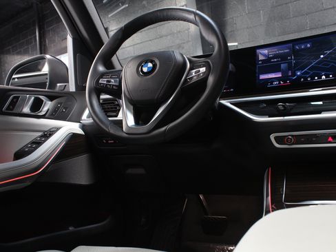 Used 2024 BMW X5 sDrive40i w/ Premium Package RWD image 52