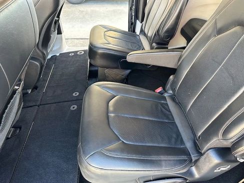 Used 2020 Chrysler Pacifica Touring-L w/ Tire & Wheel Group image 26