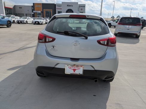 Used 2020 Toyota Yaris LE image 4
