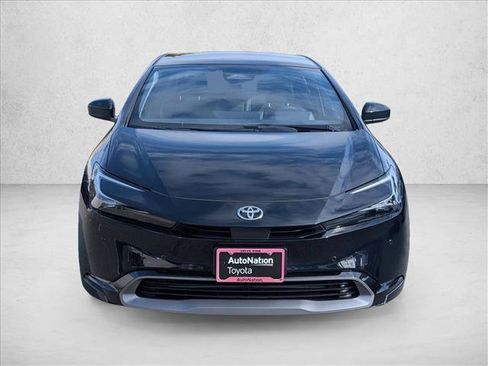 Certified 2025 Toyota Prius XLE FWD image 2