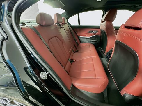 Used 2025 BMW 330i Sedan w/ Convenience Package image 28