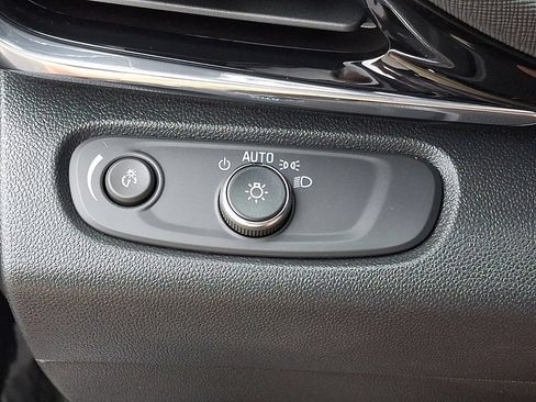 Used 2025 Buick Envista Preferred FWD image 25
