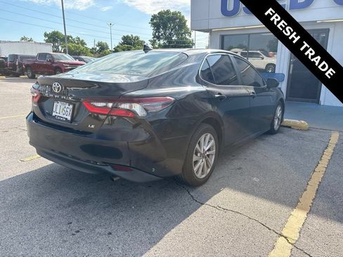 Used 2022 Toyota Camry LE FWD image 3