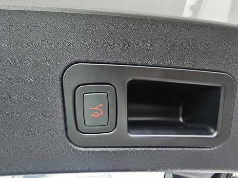 Used 2013 Tesla Model S image 24