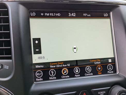 Used 2018 Jeep Grand Cherokee Laredo image 31