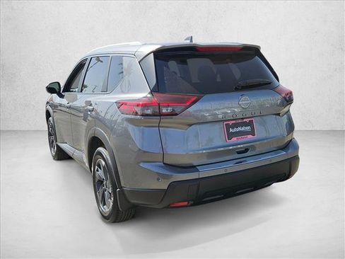 Used 2025 Nissan Rogue SV w/ SV Premium Package FWD image 9