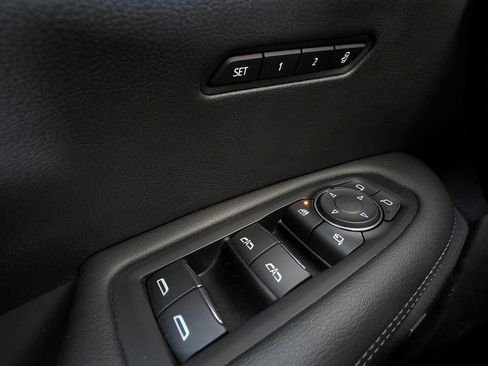 Used 2025 Cadillac XT6 Premium Luxury w/ LPO, Floor Liner Package AWD/4WD image 16