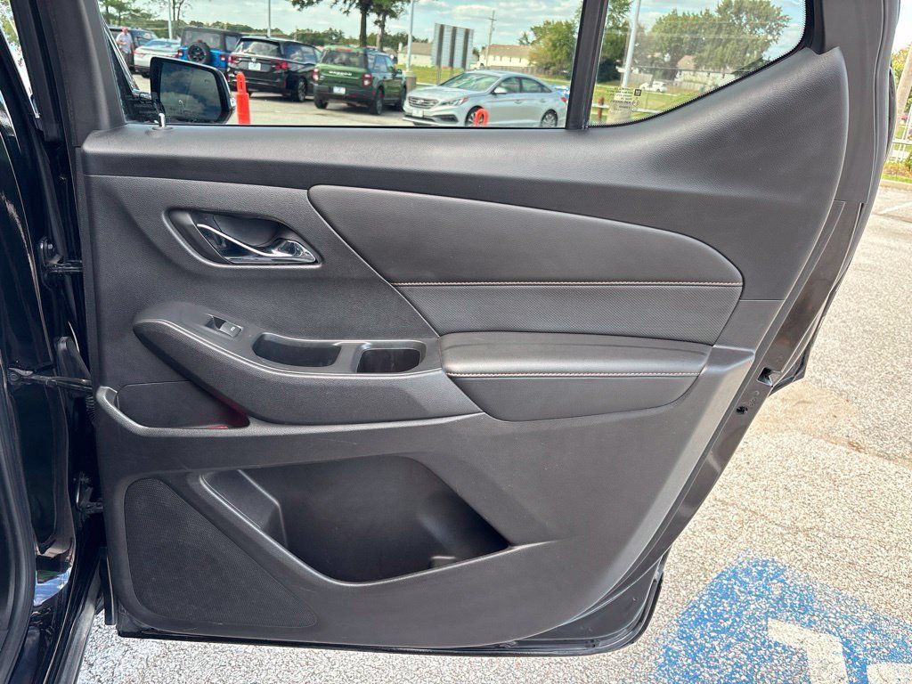 Used 2018 Chevrolet Traverse Premier w/ Redline Edition AWD/4WD image 17