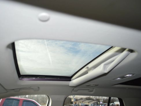 Used 2019 Chevrolet Traverse Premier AWD/4WD image 29