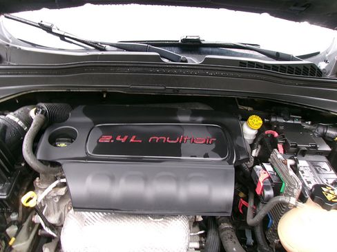 Used 2016 Jeep Renegade 75th Anniversary image 9