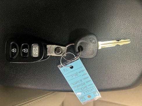Used 2015 Hyundai Elantra SE FWD image 30