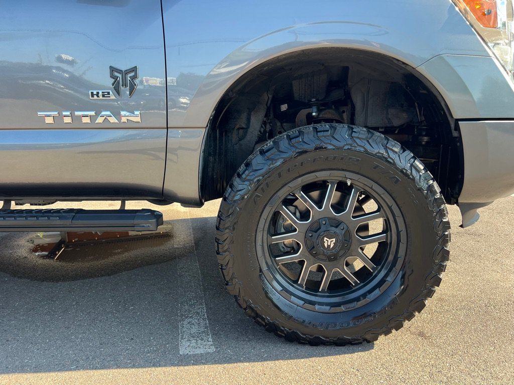 Used 2021 Nissan Titan SV w/ SV Convenience Package AWD/4WD image 12
