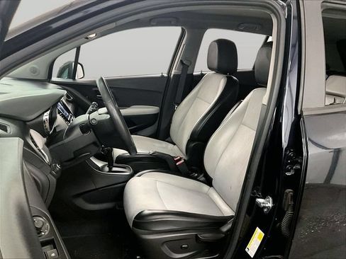 Used 2021 Chevrolet Trax LT AWD/4WD image 24