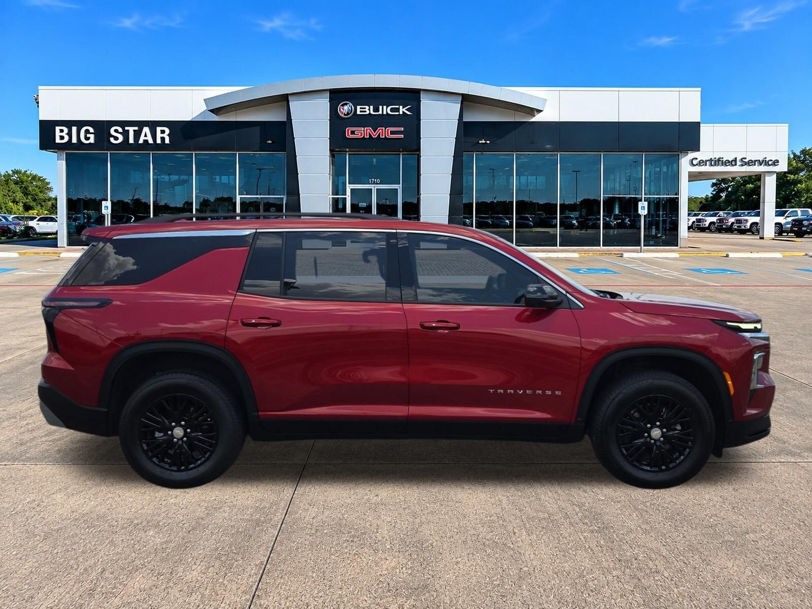 Used 2026 Chevrolet Traverse LT w/ Driver Confidence Package FWD image 2