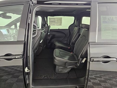 New 2026 Chrysler Pacifica Limited w/ Uconnect Theater Family Group image 34