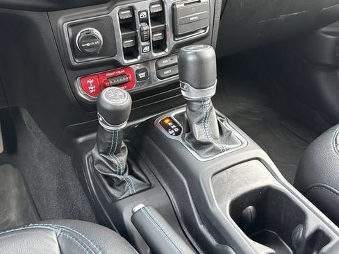 Used 2021 Jeep Wrangler Unlimited Rubicon 4xe w/ Cold Weather Group AWD/4WD image 11