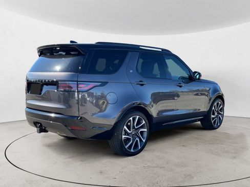 Used 2025 Land Rover Discovery Dynamic SE AWD/4WD image 4