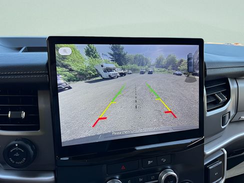 Used 2022 Ford Expedition XLT AWD/4WD image 9