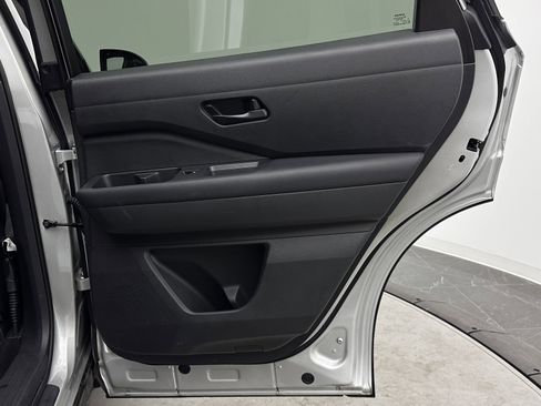 Used 2025 Nissan Pathfinder SV FWD image 31