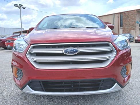 Used 2019 Ford Escape SE image 2