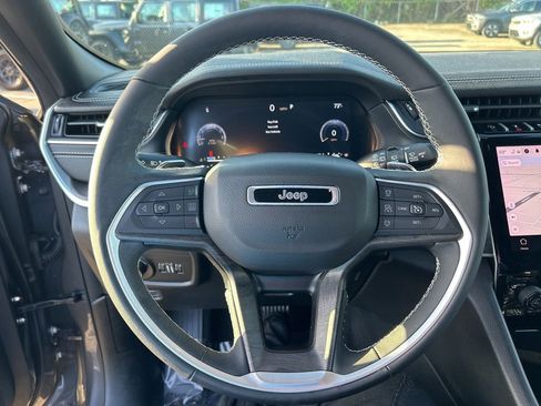 Used 2024 Jeep Grand Cherokee Limited image 15