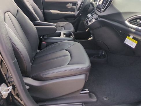 New 2026 Chrysler Voyager LX image 22