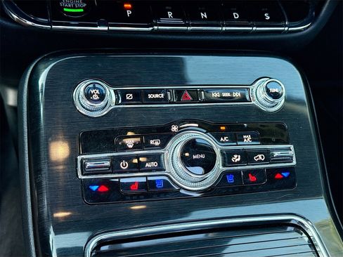 Used 2023 Lincoln Nautilus Reserve image 16