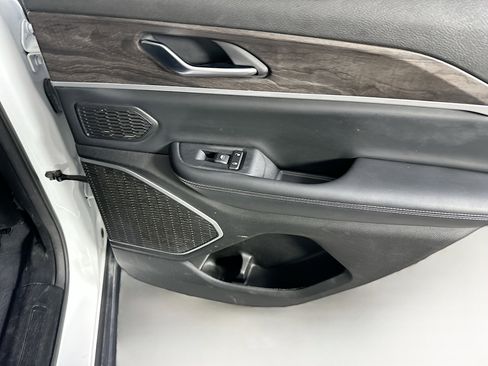 Used 2022 Jeep Grand Cherokee Limited 4xe w/ Luxury Tech Group II image 31