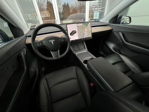 Used 2022 Tesla Model Y Long Range image 29