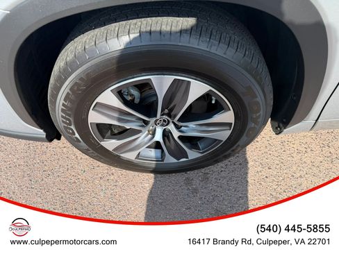 Used 2021 Toyota Highlander XLE FWD image 35
