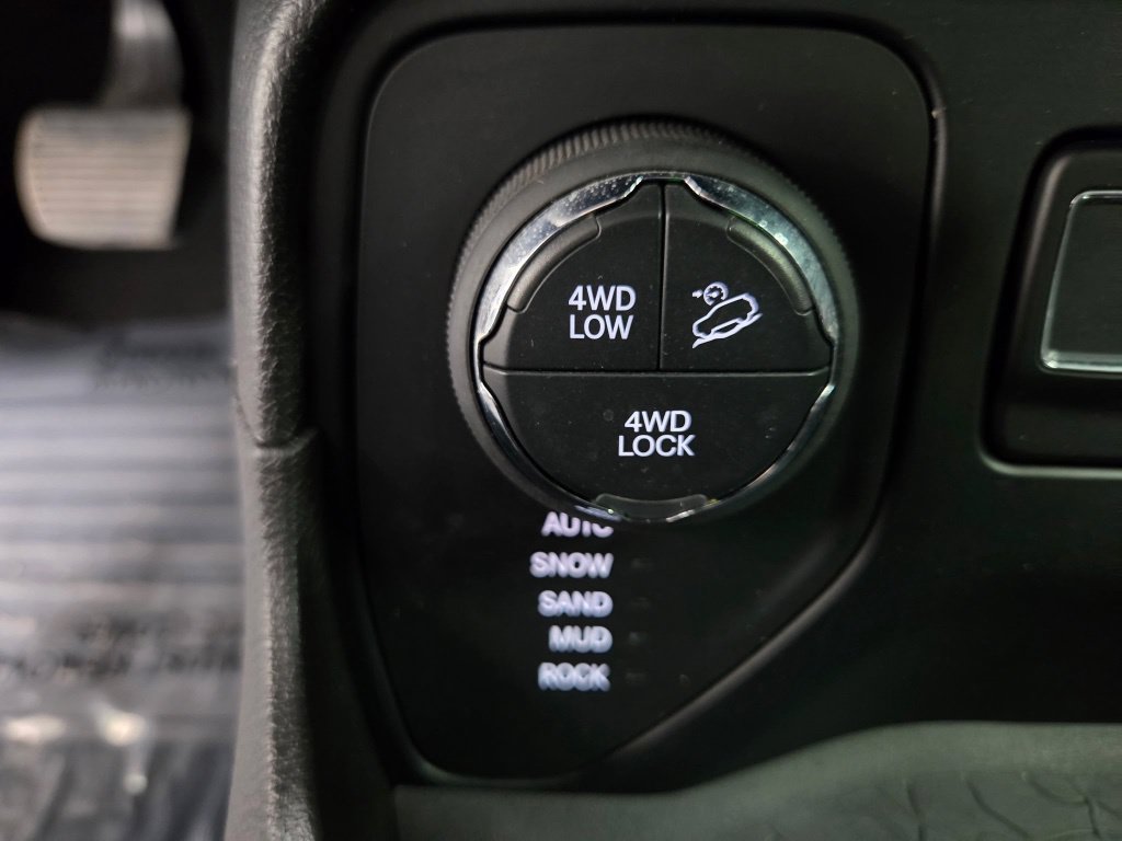 Used 2017 Jeep Renegade Trailhawk AWD/4WD image 37