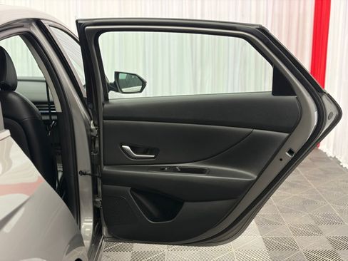 Used 2023 Hyundai Elantra Limited FWD image 17